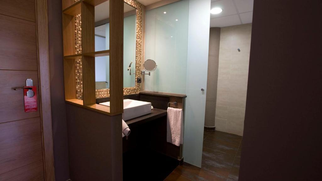 Hotel Vilar Riu De Baix Flix Номер фото